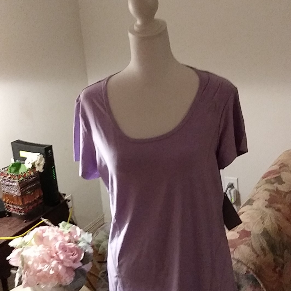 🆕🌠 Reebok training shirt large in bougainvillea